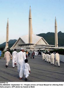 APP02-13 ISLAMABAD: September 13  People arrives at Faisal Masjid for offering Eidul Azha prayers. APP photo by Saeed-ul-Mulk