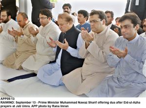 APP09-13 RAIWIND: September 13 - Prime Minister Muhammad Nawaz Sharif offering dua after Eid-ul-Azha prayers at Jati Umra. APP photo by Rana Imran