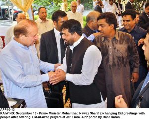 APP10-13 RAIWIND: September 13 - Prime Minister Muhammad Nawaz Sharif exchanging Eid greetings with people after offering  Eid-ul-Azha prayers at Jati Umra. APP photo by Rana Imran