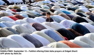 APP23-13 RAWALPINDI: September 13  Faithful offering Eidul Azha prayers at Eidgah Sharif. APP photo by Abid Zia