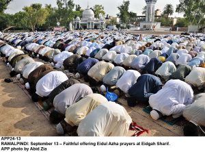 APP24-13 RAWALPINDI: September 13  Faithful offering Eidul Azha prayers at Eidgah Sharif. APP photo by Abid Zia