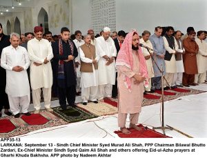 APP35-13 LARKANA: September 13 - Sindh Chief Minister Syed Murad Ali Shah, PPP Chairman Bilawal Bhutto Zardari, Ex-Chief Minister Sindh Syed Qaim Ali Shah and others offering Eid-ul-Azha prayers at Gharhi Khuda Bakhsha. APP photo by Nadeem Akhtar