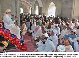 APP36-13 MULTAN: September 13 - A large number of faithful listening Khutba from a religious scholar Allama Mazhar Saeed Kazmi before offering Eidul Adha prayers at Eidgah. APP photo by Tanveer Bukhari