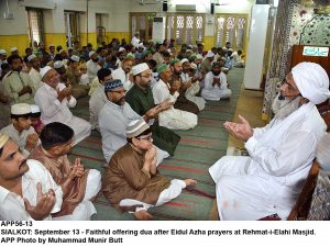 APP56-13 SIALKOT: September 13 - Faithful offering dua after Eidul Azha prayers at Rehmat-i-Elahi Masjid. APP Photo by Muhammad Munir Butt