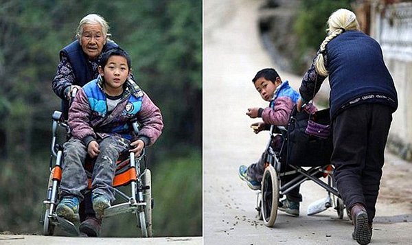 بیجنگ: چین میں ایک باہمت خاتون 76 سال کی عمر کے باوجود اپنے معذور پوتے کو روزانہ اسکول لاتی اور اسے دوبارہ اسکول سے گھر تک پہنچاتی ہیں لیکن اس کےلیے انہیں اوسطاً 20 کلومیٹر روزانہ کا فاصلہ طے کرنا پڑتا ہے۔ شی یو یِنگ روزانہ اپنے معذور پوتے کے اسکول کے چار چکر لگاتی ہیں اور ان کے مطابق وہ ہمت نہیں ہارتیں اور اس وقت تک یہ کام کریں گی جب تک ان کی ٹانگوں میں دم ہے۔ عمررسیدہ خاتون کا پوتا جیانگ ہاؤ وین چلنے پھرنے سے قاصر ہے جس کا اسکول گوانگشائی میں واقع ہے۔ نو سالہ جیانگ کو دو برس قبل ڈاکٹروں نے ایک مرض ’سیربرل پالسی‘ کا شکار بتایا تھا اس کے ایک برس بعد اس بدنصیب بچے کے والدین میں طلاق ہوگئی۔ اس کی ماں نے دوسری شادی کرلی جبکہ اس کے والد اپنے معذور بچے کو لے کر واپس اپنی ماں کے گھر آگئے جہاں اب اس بچے کی دیکھ بھال ان کی دادی کررہی ہیں۔ اس کے والد دن رات محنت کرکے بچے کے علاج کے اخراجات پورے کررہے ہیں اور اس کی دادی اسے تیار کرکے اسکول چھوڑتی ہیں اور اسے دوبارہ اسکول سے گھر لاتی ہیں۔ اسکول بہت دور ہونے کے باوجود بھی جیانگ ایک دن کی چھٹی نہیں کرتا۔ باہمت دادی اس کے ہاتھوں اور پیروں کی مالش کرتی ہیں، اسے دوا دیتی ہیں اور اسے چلانے کی کوشش کرتی ہیں۔ یہاں تک کہ وہ اپنے پوتے کی ہمت بڑھانے کے لیے بھی ہر ممکن مدد کرتی ہیں۔ جیانگ کا اسکول اس کے گھر سے تین کلومیٹر دور ہے اور اس کے لیے ان کی دادی کو یہ فاصلہ 8 مرتبہ طے کرنا ہوتا ہے۔ پہلے وہ اسے صبح اسکول پہنچاتی ہیں اور دوپہر کو واپس لاتی ہیں۔ اس کے بعد اسے دوبارہ اسکول پہنچایا جاتا ہے اور شام کو جیانگ واپس گھر آتا ہے۔ اس طرح بزرگ خاتون کو روزانہ 15 میل یا قریباً 24 کلومیٹر کا سفر طے کرنا پڑتا ہے۔ اس مشکل کے باوجود اس کی دادی کسی سے شکایت نہیں کرتی اور مسرور رہتی ہیں۔